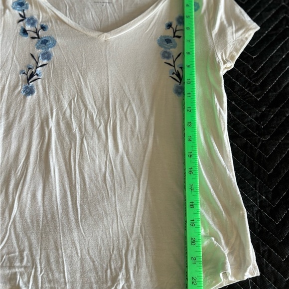 2 Womens Tops. Size Medium. Old Navy/Aeropostale - Picture 8 of 10